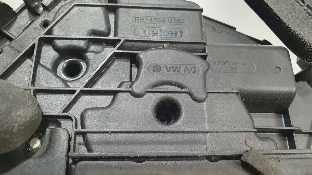 KD-063 Δεξιά ROCELS AUDI Q3 F3 A3 8Y Q4 F4 TORAN 5TA839016AA Product image