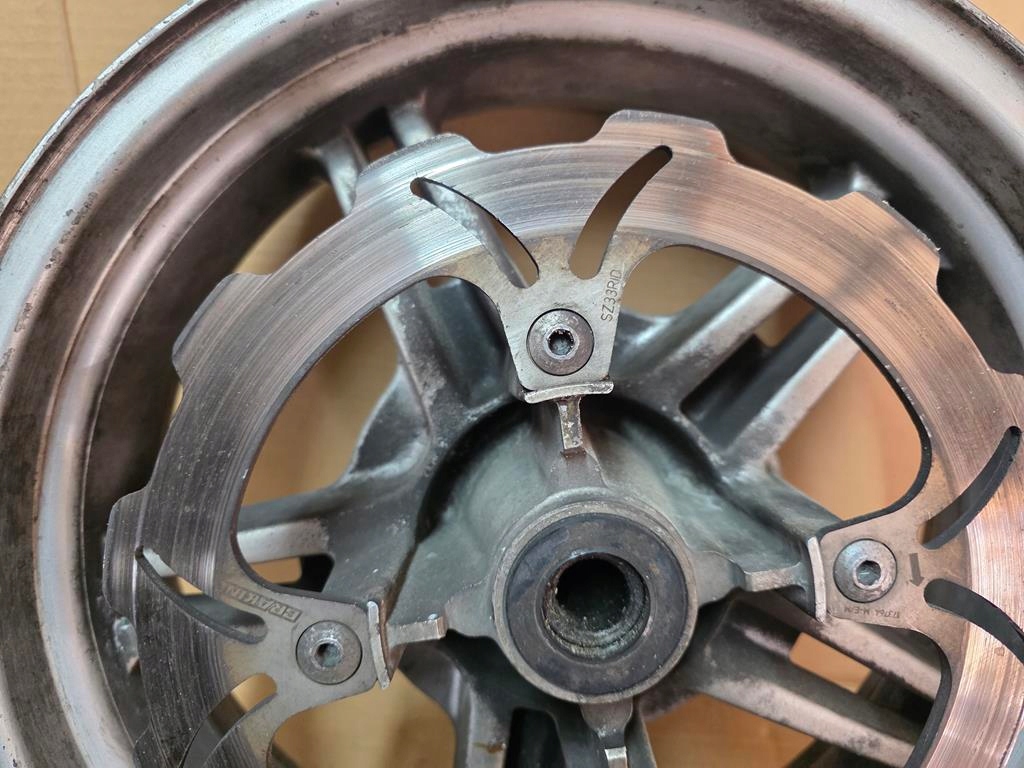 Suzuki Burgman ένα 650 02-12 κοντά στο πίσω χείλος Product image