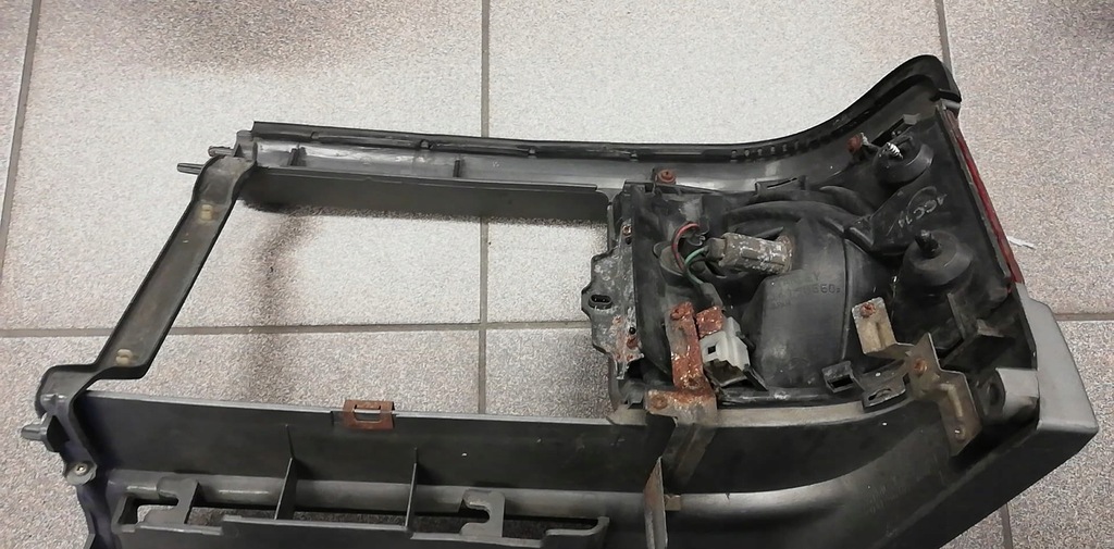 Πλαίσιο φλας MAZDA E2200, μπροστά δεξιά Product image