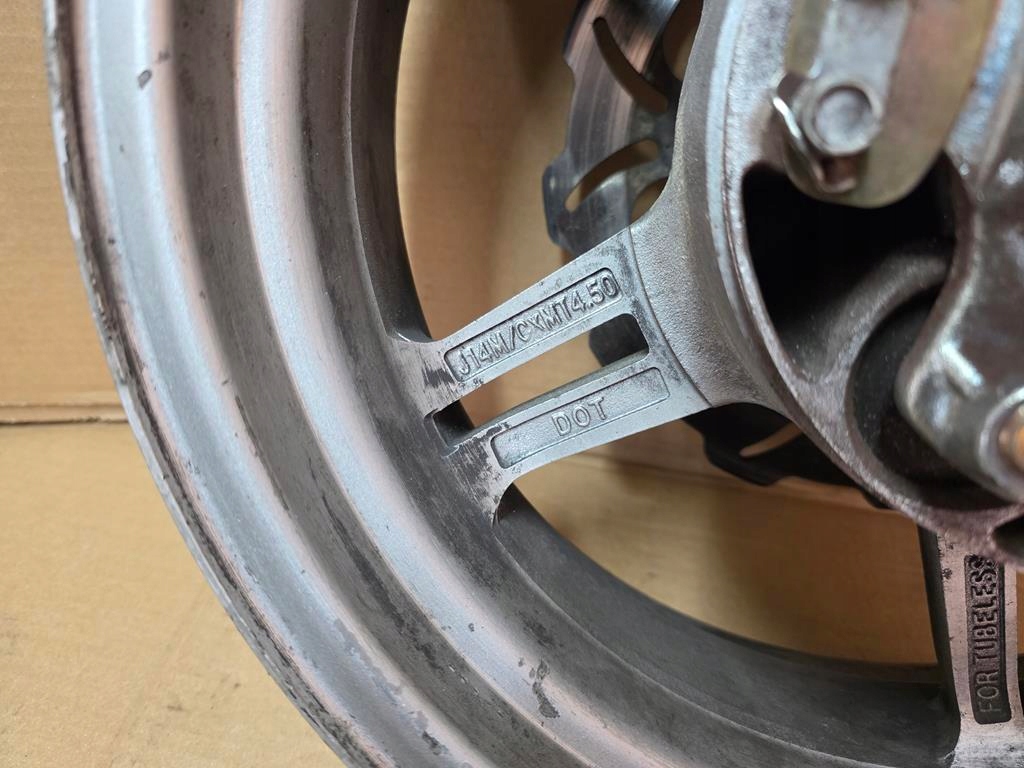 Suzuki Burgman ένα 650 02-12 κοντά στο πίσω χείλος Product image