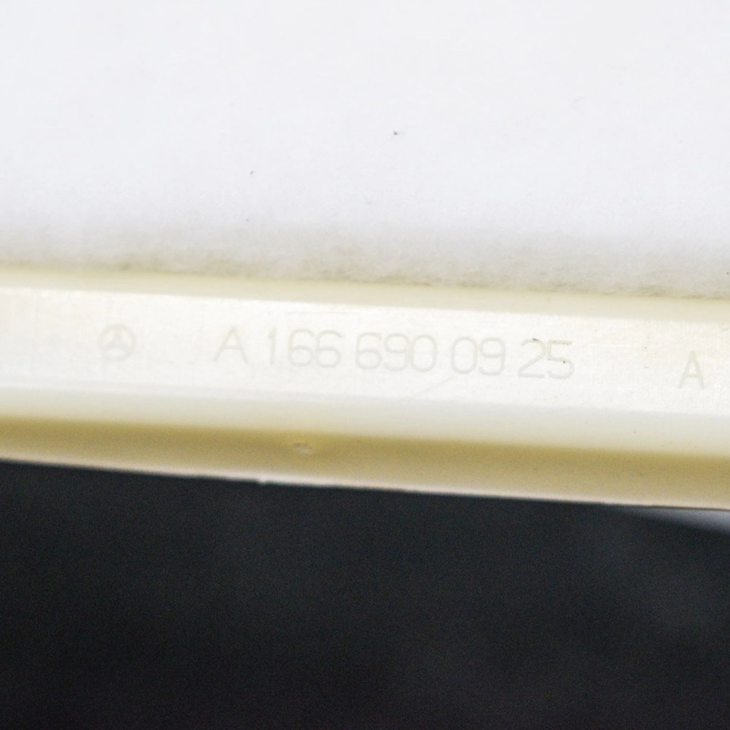Η Mercedes-Benz ML W166 2014 άφησε το ίδιο κεντρικό κάλυμμα Skie / C Product image