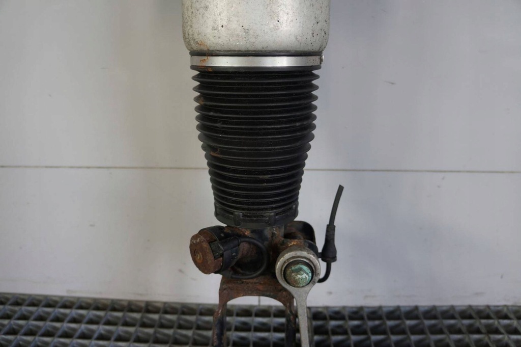 Αριστερά μπροστινό Audi Q7 4L 3.0 TDI SHOCK ABRABSER Product image