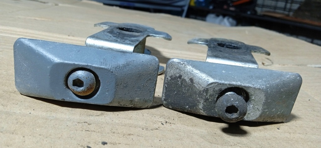 SUZUKI GSF 600 1200 BANDIT TENSIONER CHAIN ​​TENSION ΠΙΣΩ ΤΡΟΧΟΣ Product image