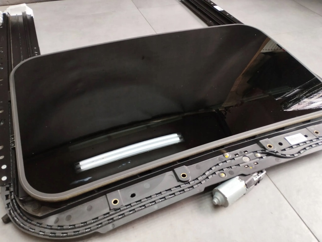 Audi A5 Sportback 8TA Sunroof 8T8877041E Product image