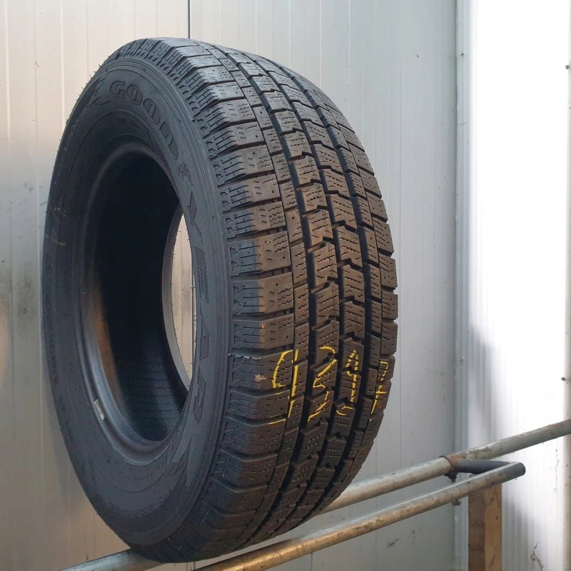 λαβή χιονιού Goodyear Cargo UltraGrip 2 235/65R16 115/113 R (3PMS Product image
