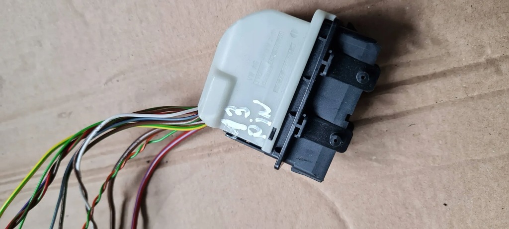 A5 8W CUBICLE PLUG CONSECTOR 4H0972701 A4 B9 8W Product image