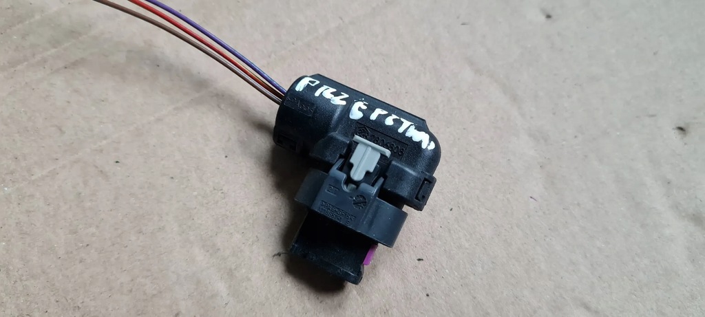 A5 8W PLUG CONNECTOR 4F0973704 A4 B9 8W Q5 VW AUDI Product image