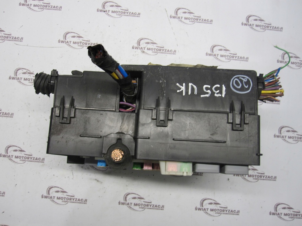 Ford Focus MK3 III 12R Κουτί Ασφαλείας AV6T-14A142-AB AV6T-14A067-AC Product image