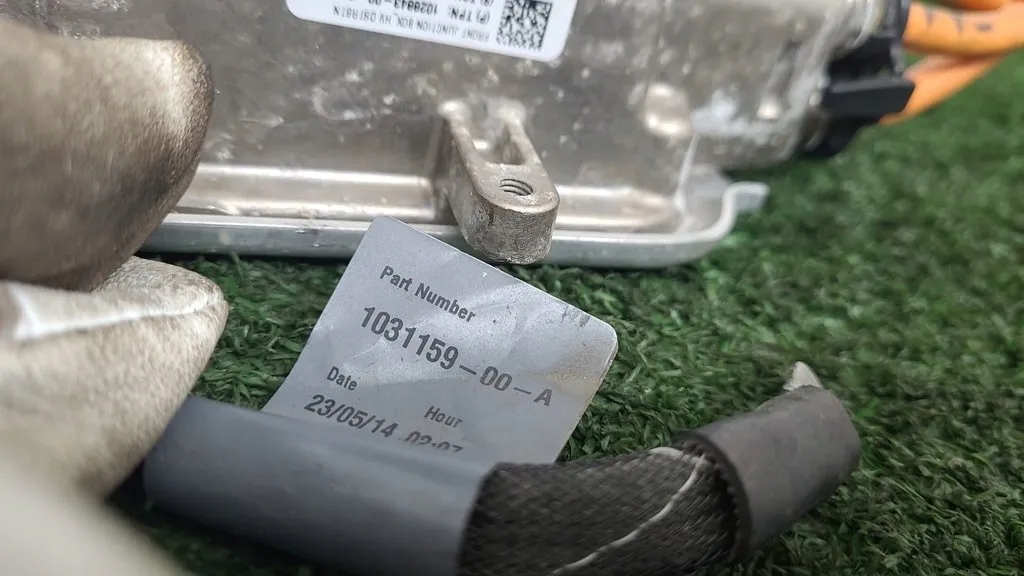 Ελεγκτής ρυθμιστή τάσης BOX Tesla Model S 12- Product image