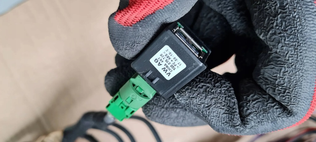 A5 ΦΟΡΤΙΣΤΗΣ 8W ΘΥΡΑ USB ΤΟΠΟΘΕΤΗΣΗ ΚΑΛΩΔΙΩΝ 8W0035708A A4 B9 8W Product image