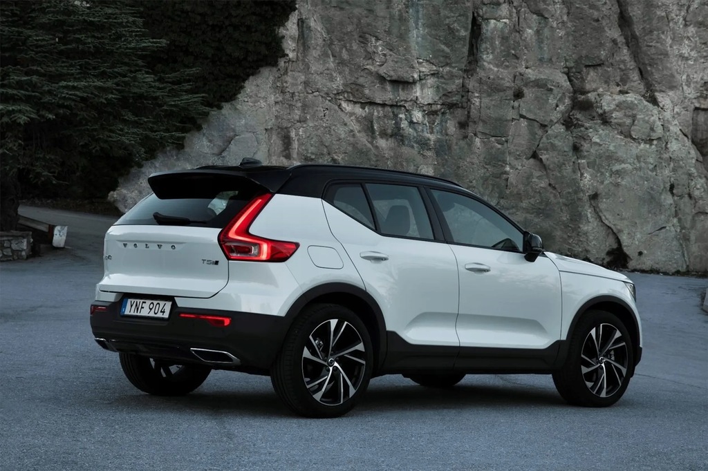 VOLVO XC 40 XC40 2023 2.0 HYBRID HUSING OIL TAN COVER 32335621 Product image