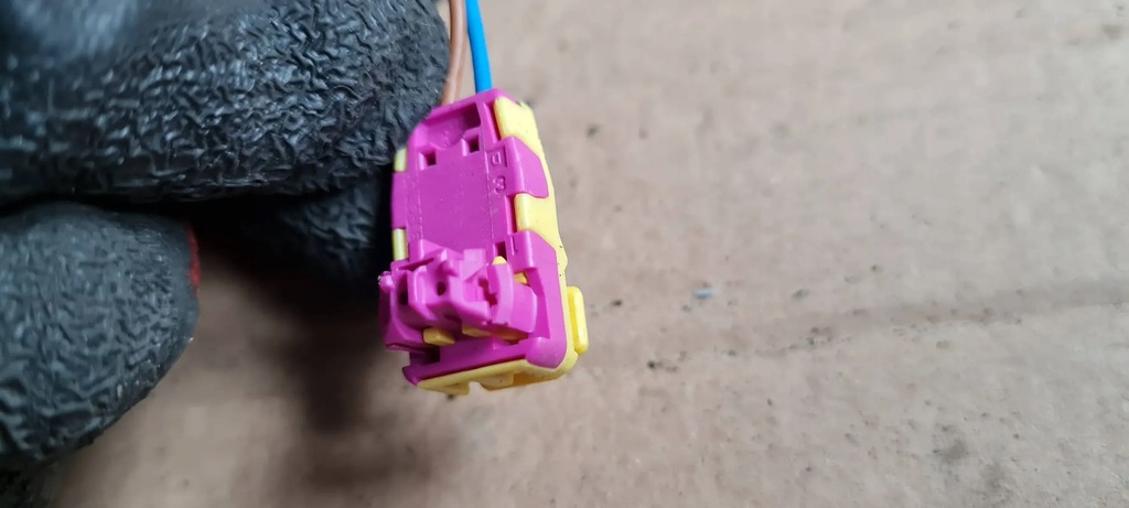 A5 8W AIRBAG CUBE PLUG 3AA972571B A4 B9 8W A5 Q5 80A Product image