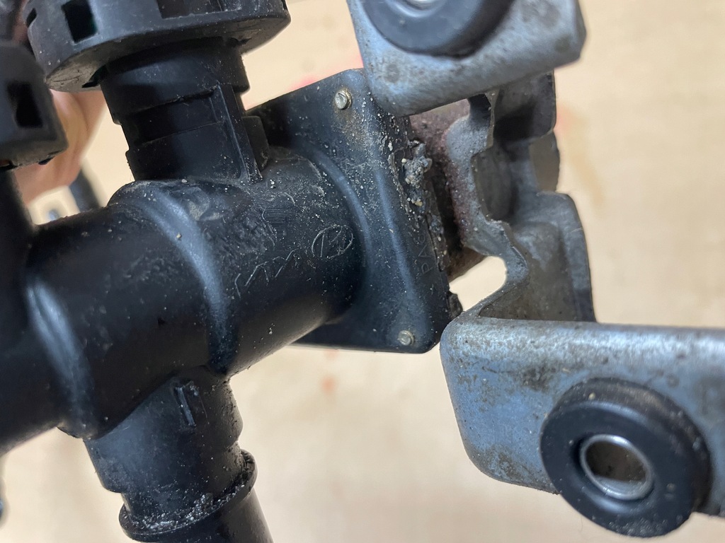 KIA EV6 IONIQ 5 ΤΡΙΔΟΜΗ ΒΑΛΒΙΔΑ 375W3-GI000 ΜΕ ΣΩΛΗΝΕΣ Product image