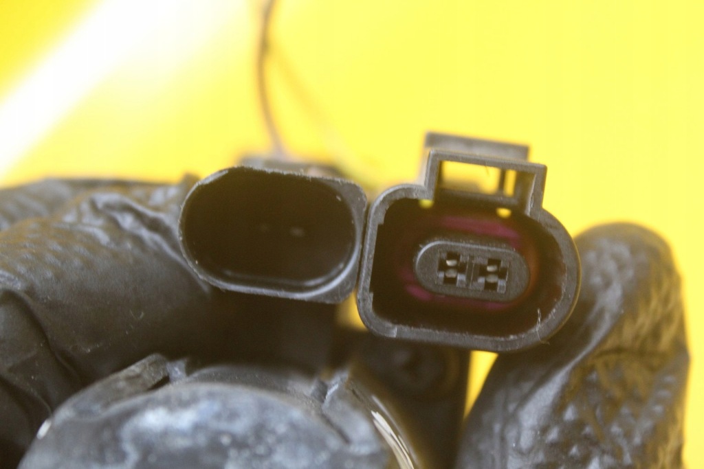 Elektrozdór Audi Q7 4L VW Touareg 1T0820036C Valve Heater Valve Product image