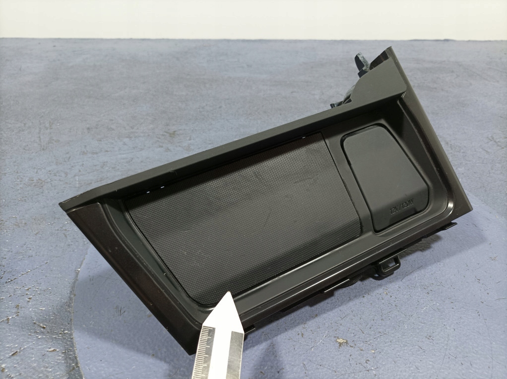 Lexus UX 250H Θάλαμος αποθήκευσης Καταστροφή 2 PIN 58813-76010 Product image