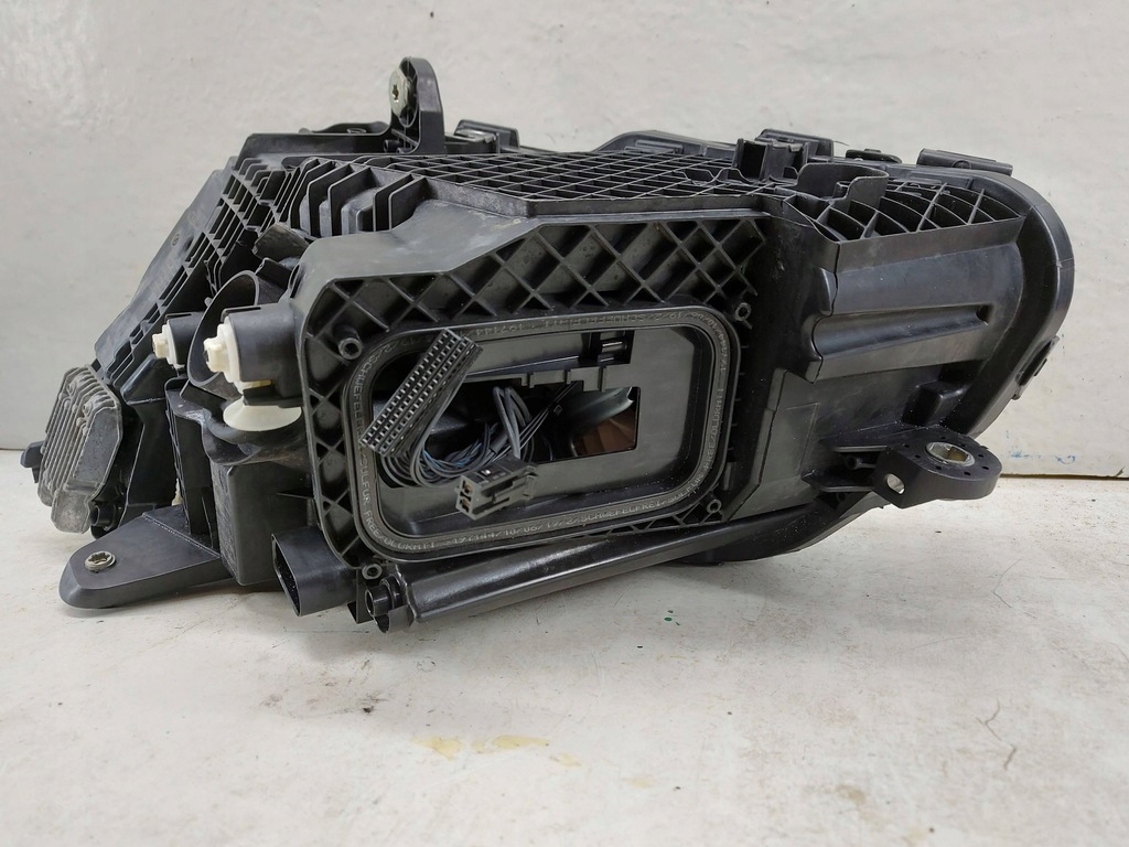 Mercedes-Benz C Class 205 W205 Ανυψώστε το δεξί μπροστινό φανό προβολέα Product image