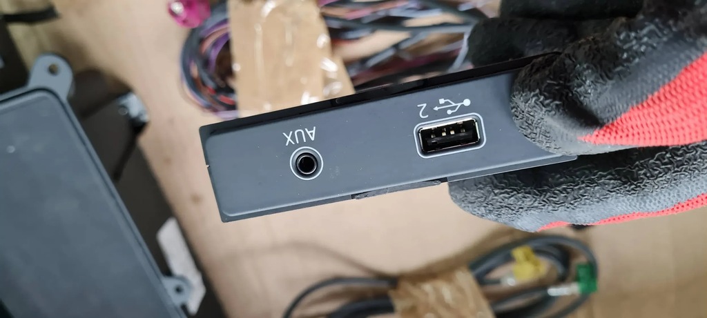 A5 ΦΟΡΤΙΣΤΗΣ 8W ΘΥΡΑ USB ΤΟΠΟΘΕΤΗΣΗ ΚΑΛΩΔΙΩΝ 8W0035708A A4 B9 8W Product image