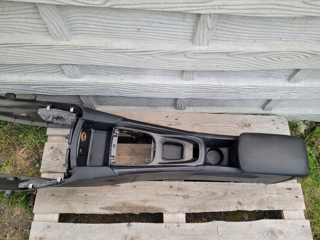 Υποβραχιόνιο Citroen DS4, κεντρικό τούνελ Product image