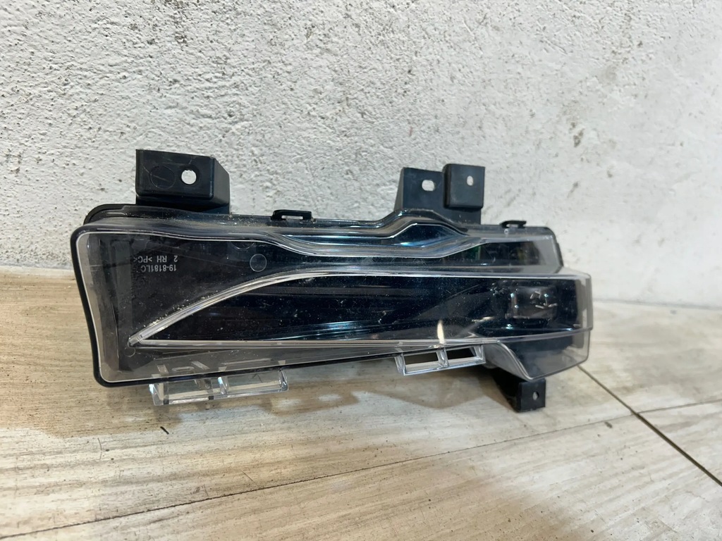 Tesla Model 3 αλογόνου μπροστά δεξιά Product image