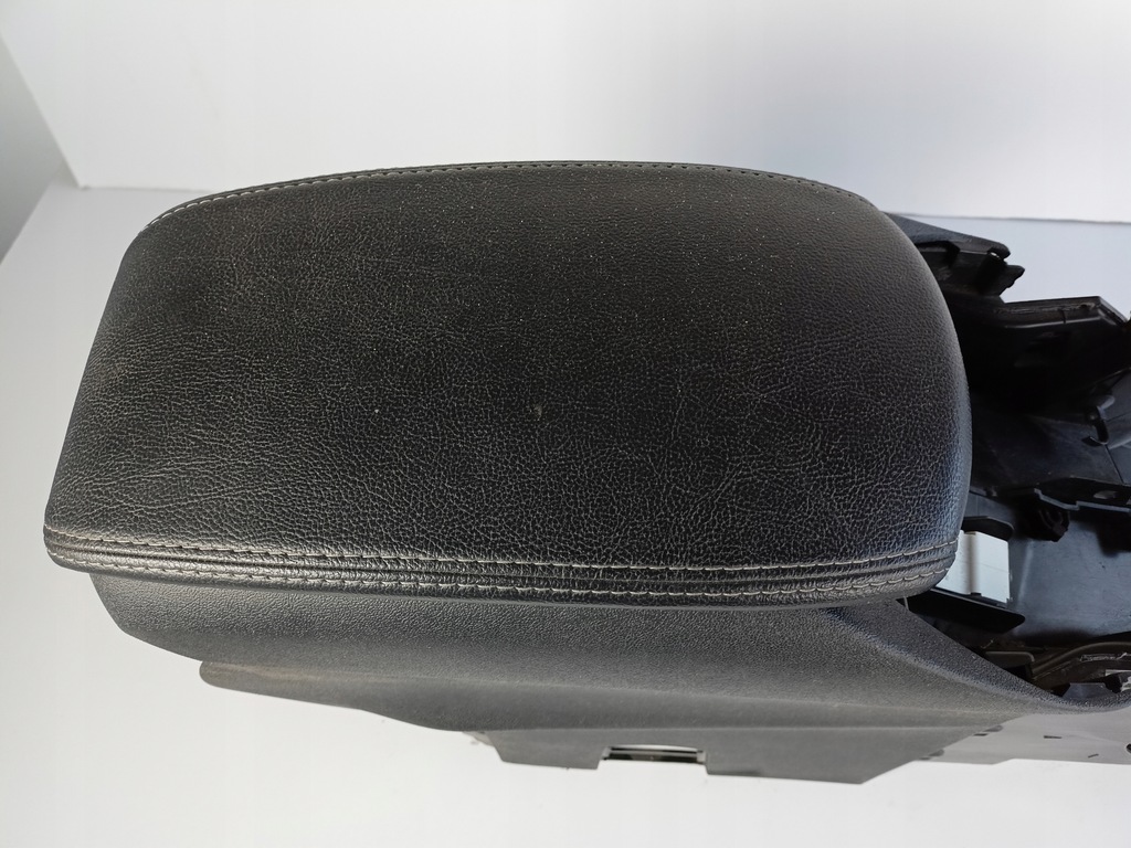 CITROEN DS5 CENTER TUNNEL ARRMREST EUROPE Product image
