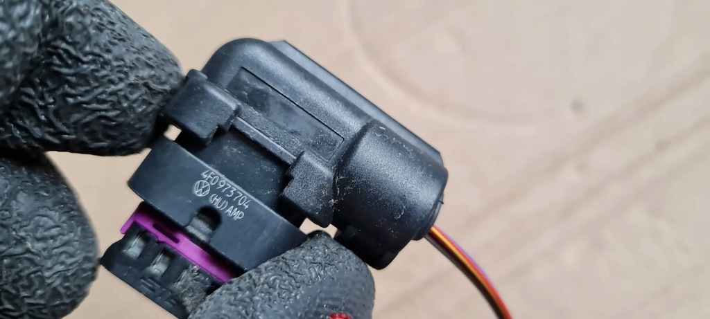 A5 8W PLUG CONNECTOR 4F0973704 A4 B9 8W Q5 VW AUDI Product image