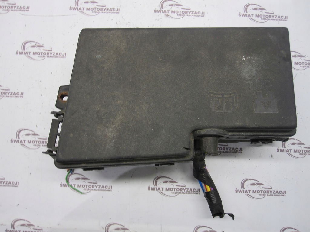 Ford Focus MK3 III 12R Κουτί Ασφαλείας AV6T-14A142-AB AV6T-14A067-AC Product image