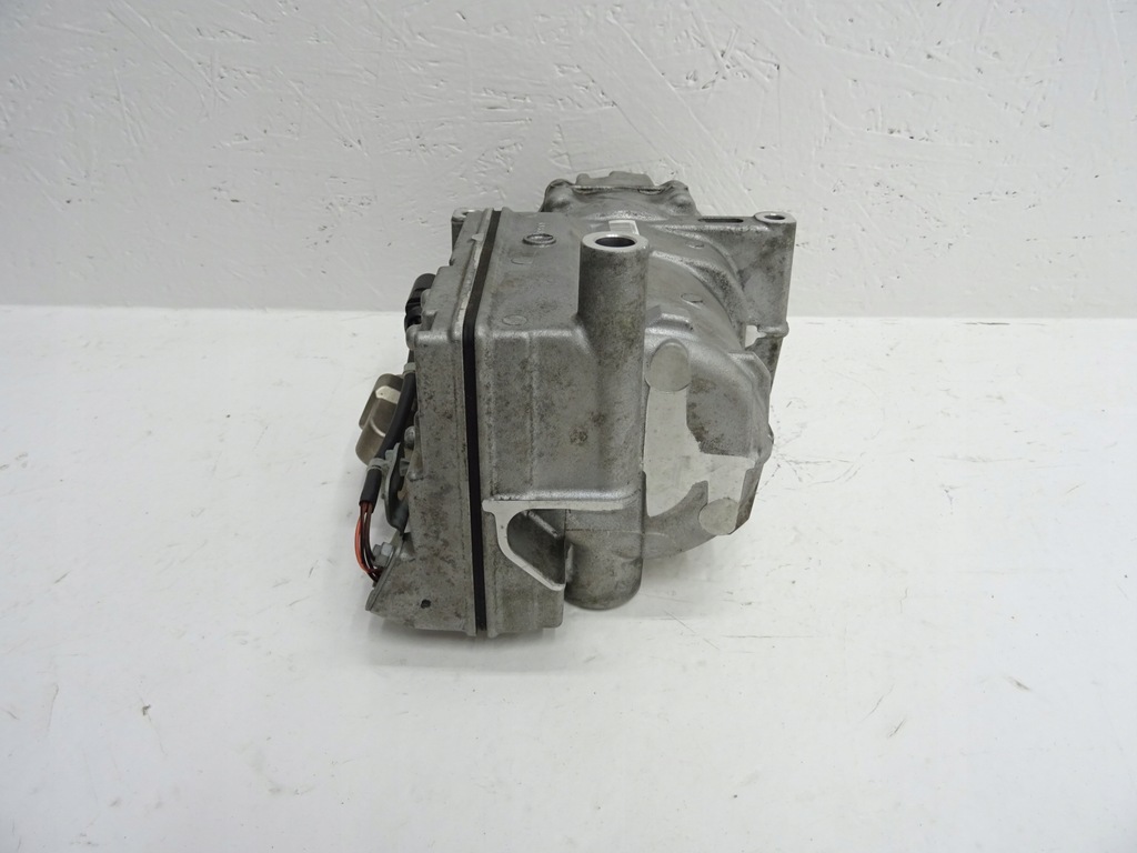 TOUAREG HYBRID AIR CONDITIONING COMPRESSOR 7P0820803B Product image