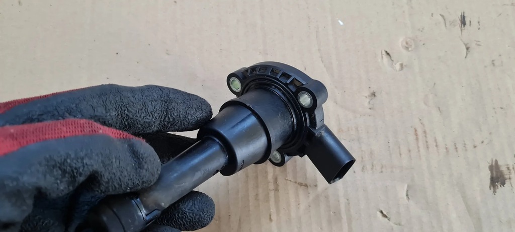 S6 C7 4G LIFT OIL LEVEL SENSOR 4.0 TFSI 079907660A A4 B9 8W A5 A6 A7 Product image
