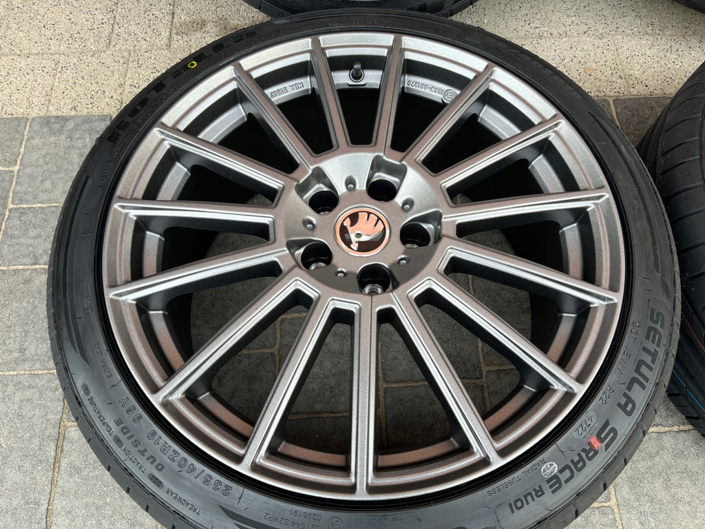 SKODA SUPERB III SUMMER WHEELS 235/40R19 AEZ NEW Product image