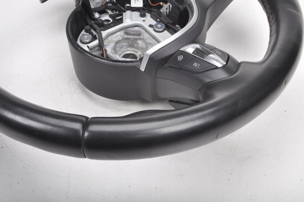 BMW M3 F80 ΔΕΡΜΑΤΙΝΟ ΤΙΜΟΝΙ M PADLE PACK Product image