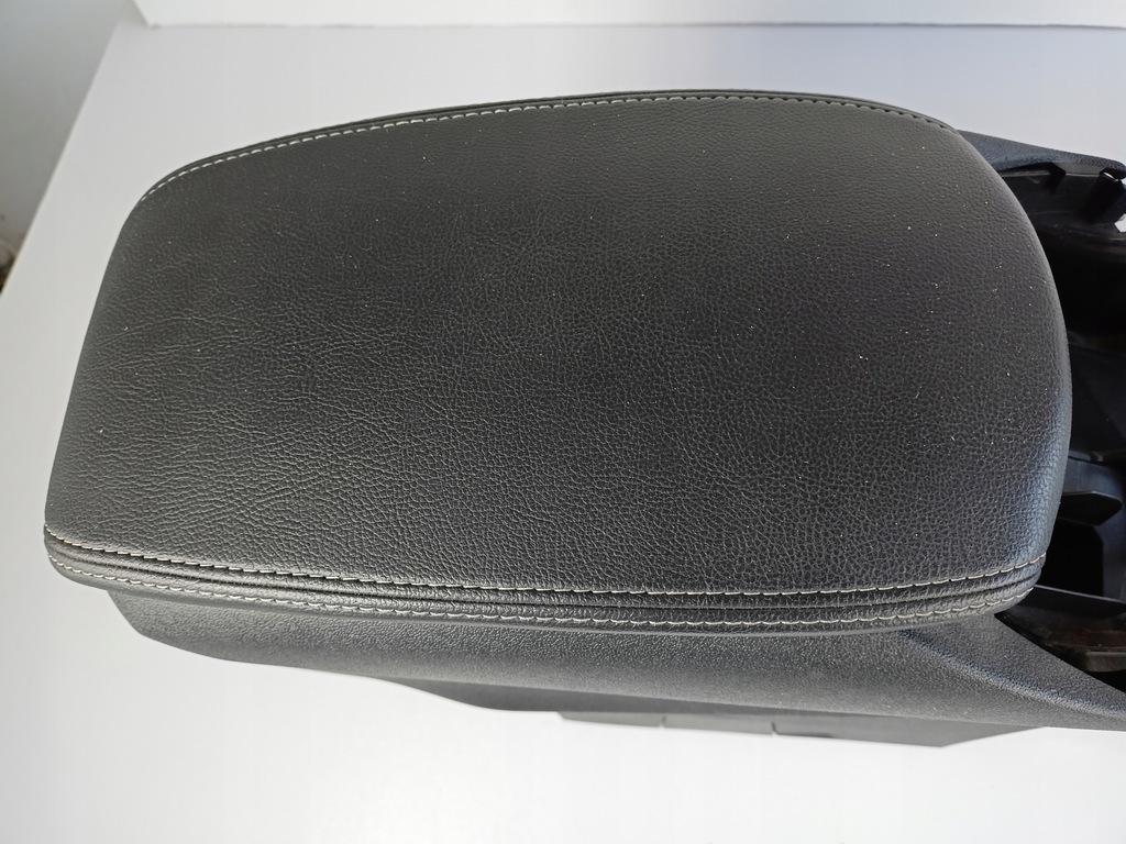 CITROEN DS5 CENTER TUNNEL ARRMREST EUROPE Product image