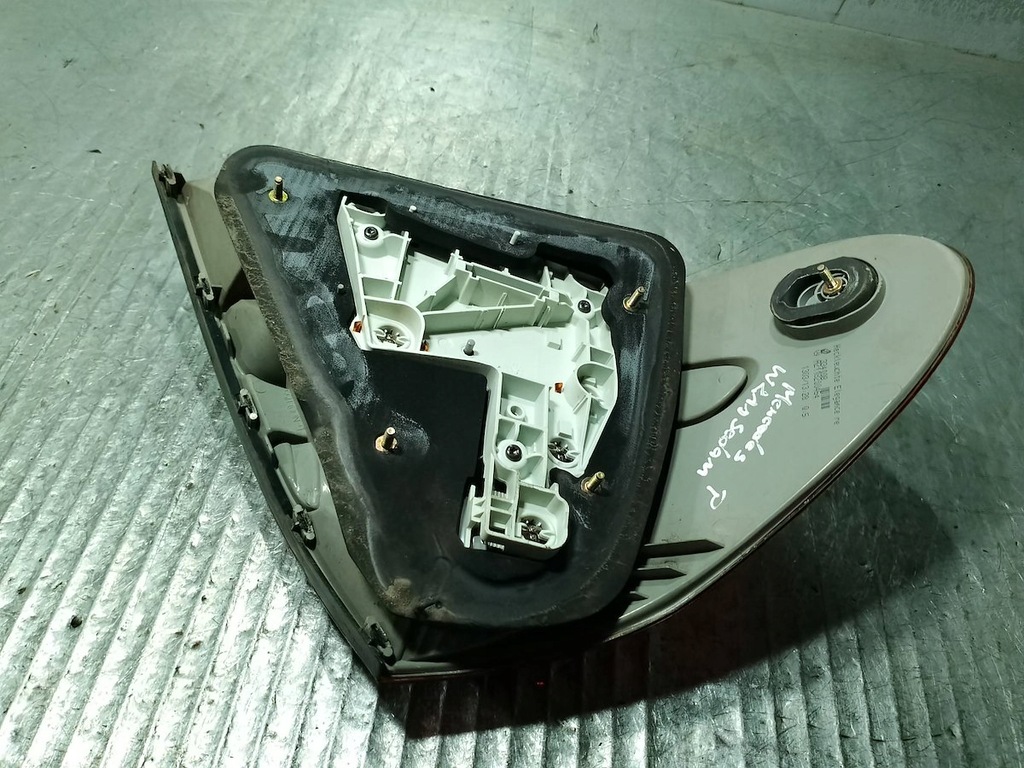 ΠΙΣΩ ΦΩΤΟ ΔΕΞΙΟ MERCEDES-BENZ W211 A2118200464 SEDAN Product image