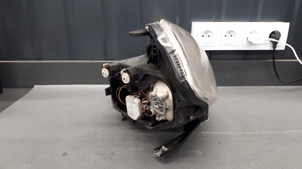 270532-00r Δεξιά Lancia Ypsilon II Hella Product image