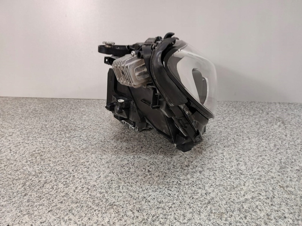 MERCEDES C CLASS W205 ΜΠΡΟΣΤΙΝΟ ΦΩΤΙΣΤΙΚΟ LED ΕΠΙΔΟΣΕΙΣ ΔΕΞΙΟ FV Product image