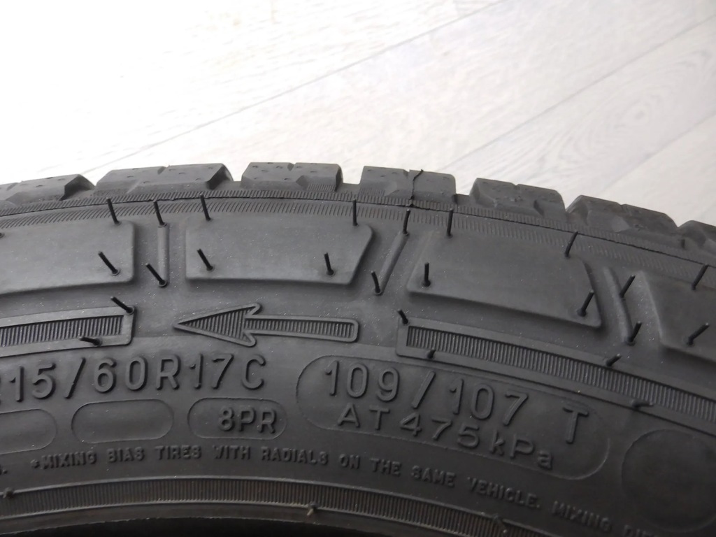 Ελαστικό Michelin Agilis CrossClimate για όλες τις εποχές 215/60/17C 109/107T Product image