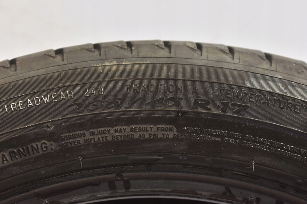 MICHELIN PRIMACY 3 SUMMER TIRE 235/45/17 R17 Product image