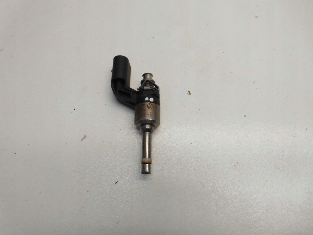 INJECTOR 03C906036M 1.4TSI GOLF VI LEON II A3 Product image