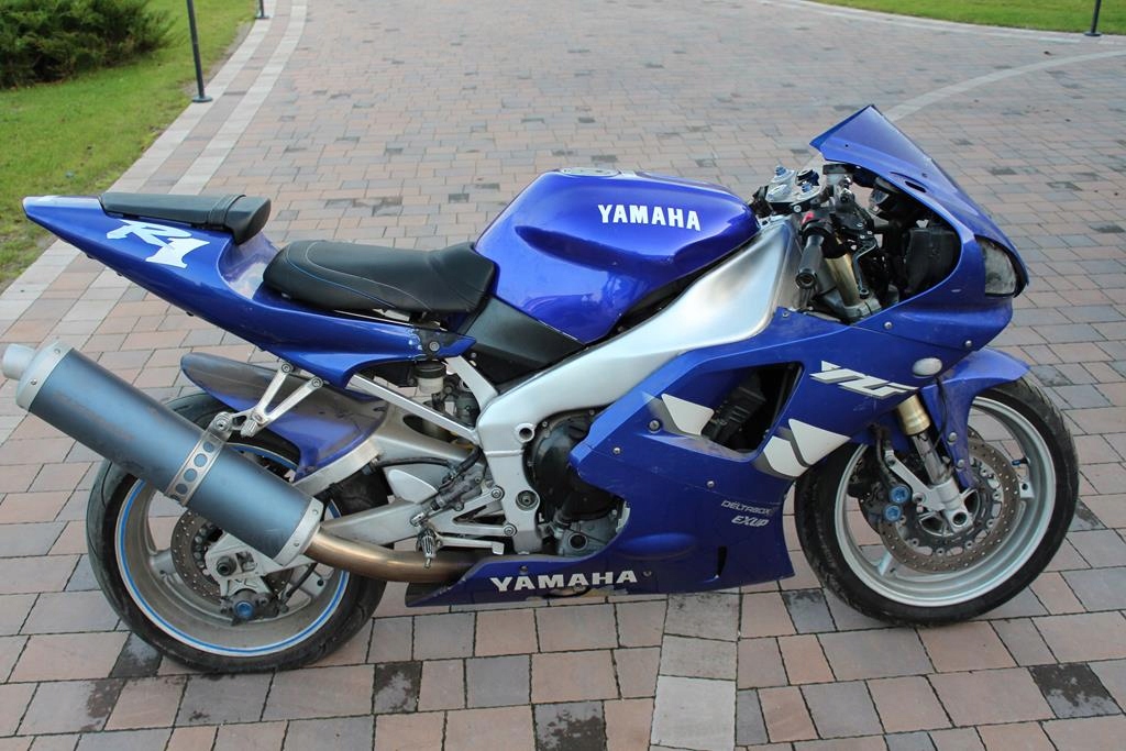 YAMAHA YZF R1 RN01 ΛΑΣΤΙΧΟ ΜΕ ΚΙΝΗΣΗ ΠΙΣΩ Product image