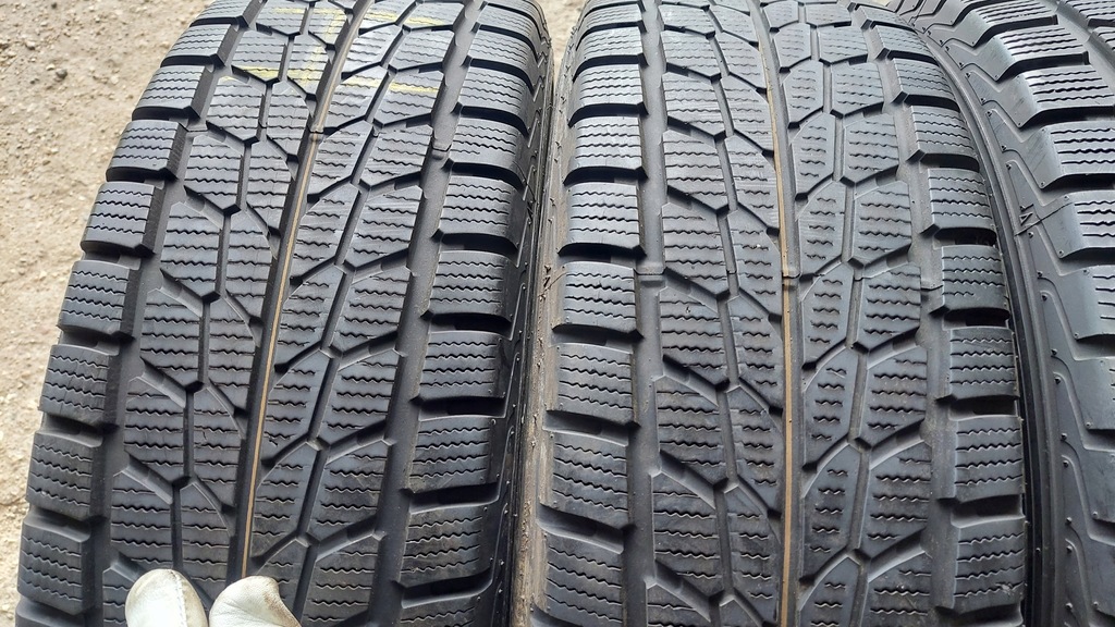 Χειμερινά ελαστικά 215/70r16C 108/106T Falken Eurowinter HS437 VAN Product image