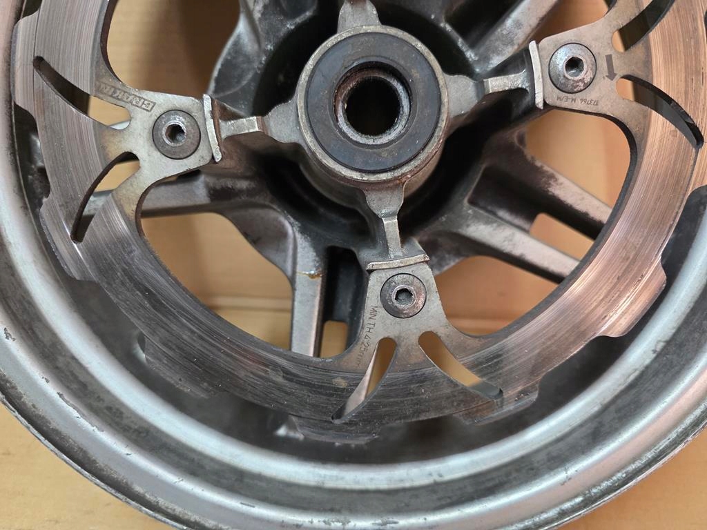 Suzuki Burgman ένα 650 02-12 κοντά στο πίσω χείλος Product image