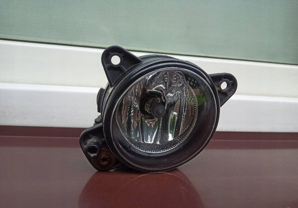 Αριστερός προβολέας ομίχλης αλογόνου VW Transporter T5 Skoda Fabia II Product image