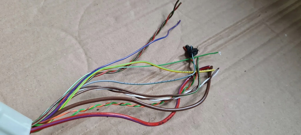 A5 8W CUBICLE PLUG CONSECTOR 4H0972701 A4 B9 8W Product image