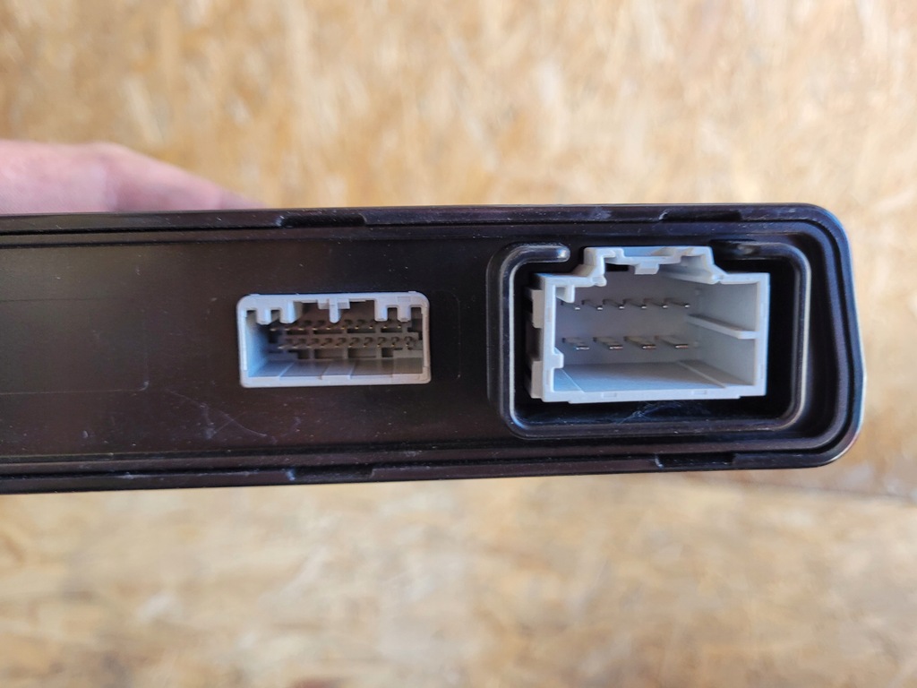 TESLA MODEL X CONTROLER MODULE 1007618-00 Product image