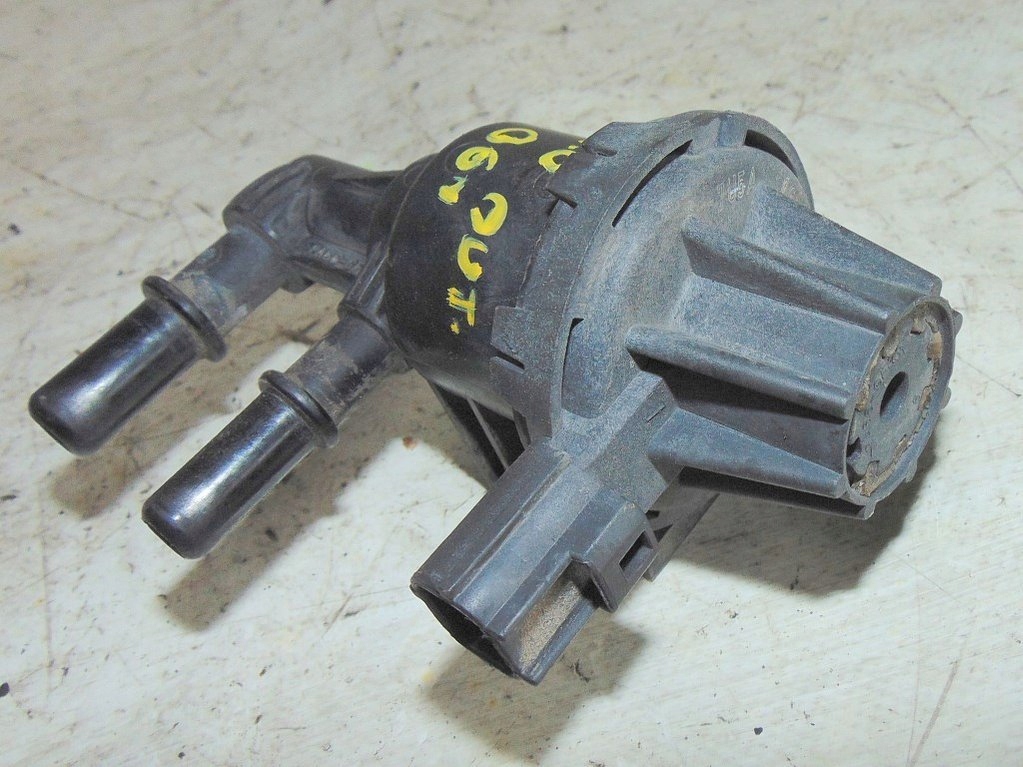 FOCUS Mk1 2.0 USA 06R SOLENOID VALVE 7U5A9G641DA Product image