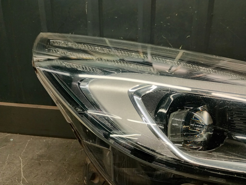 EM2B-13W029-CM Righer Ford S-Max MK2 2017 Πλήρης προβολέας LED Product image