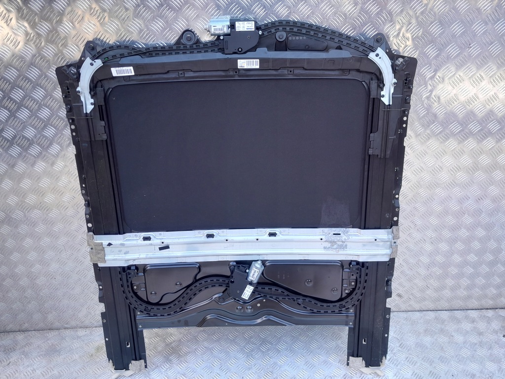 ΟΔΗΓΟΙ ΠΛΗΡΗΣ ΗΛΙΟΣΤΕΦΗ ΓΥΑΛΙΝΗ ΣΤΕΓΗ BMW F10 5 11-17 SEDAN 8060816 Product image