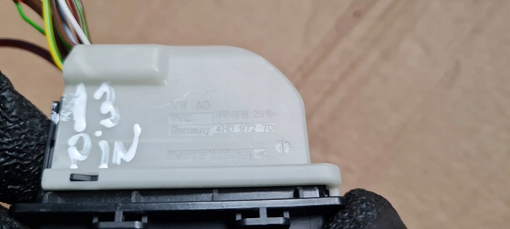 A5 8W CUBICLE PLUG CONSECTOR 4H0972701 A4 B9 8W Product image