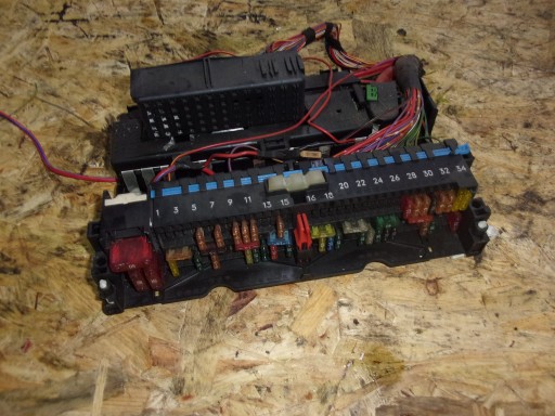 BMW E46 FUSE BOX 2.0 B N42
