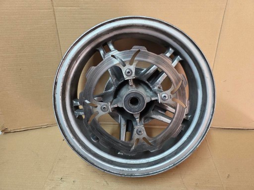 Suzuki Burgman ένα 650 02-12 κοντά στο πίσω χείλος