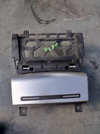 Audi A3 8P 8P0857951 ASSTRAY